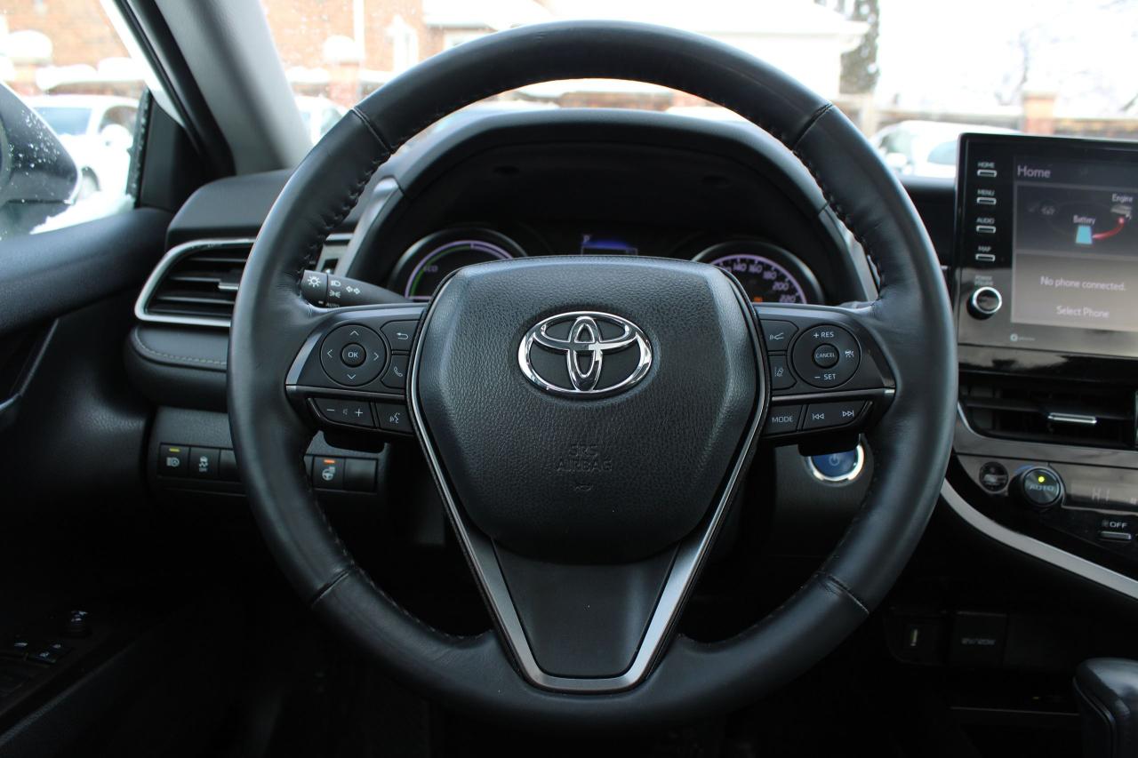 2024 Toyota Camry HYBRID SE Photo