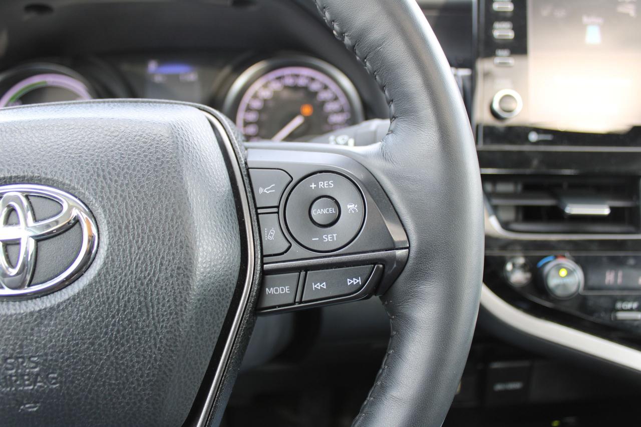 2024 Toyota Camry HYBRID SE Photo