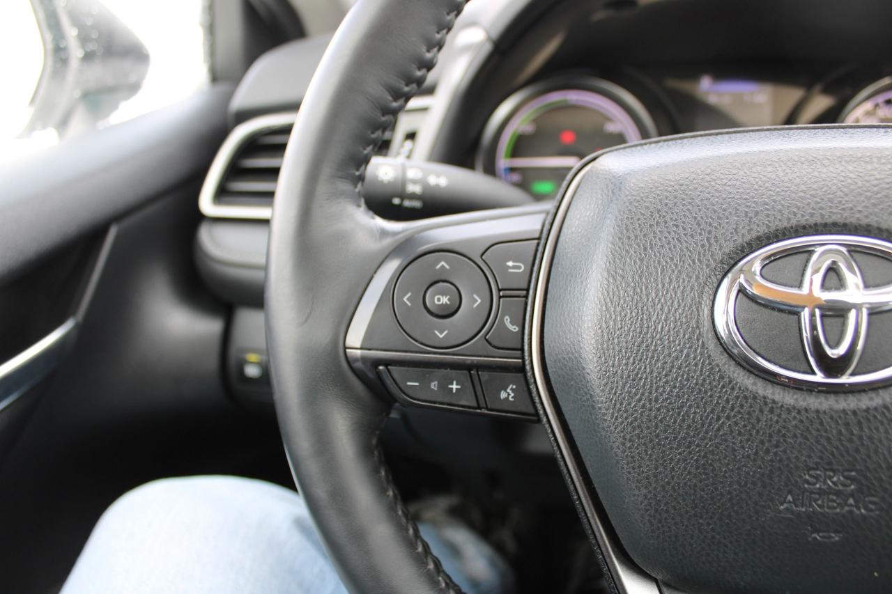 2024 Toyota Camry HYBRID SE Photo