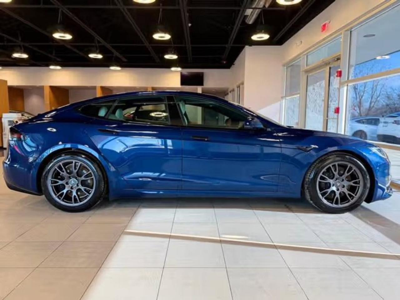 2022 Tesla Model S  Photo3