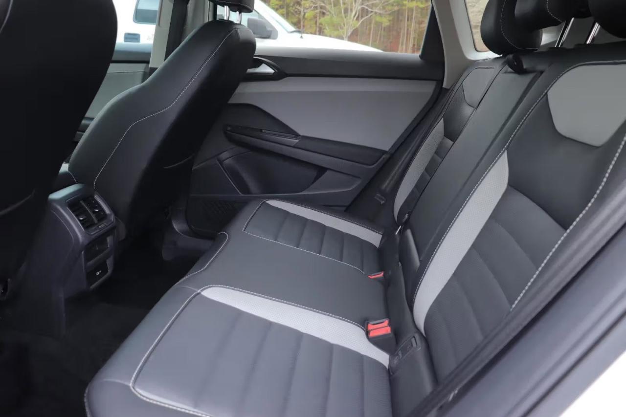 2022 Volkswagen Taos Highline Photo