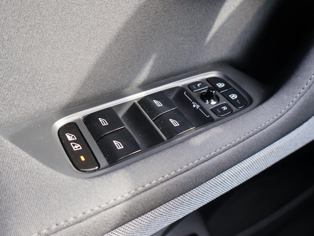 2021 Polestar 2 LAUNCH EDITION AWD CERTIFIED *ACCIDENT FREE* CAMERA NAV BLUETOOTH LEATHER HEATED SEATS SUNROOF CRUISE ALLOYS Photo