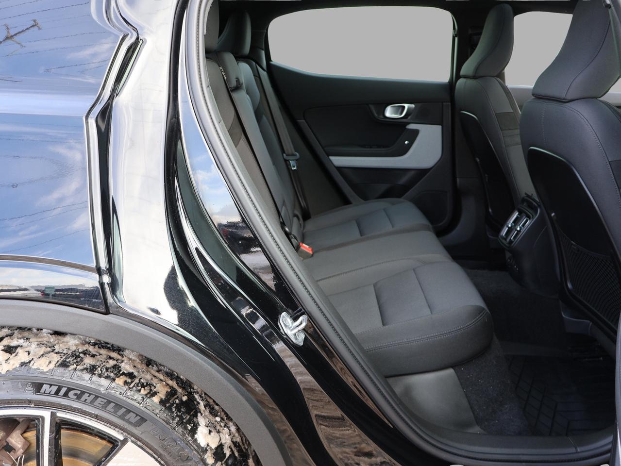 2021 Polestar 2 LAUNCH EDITION AWD CERTIFIED *ACCIDENT FREE* CAMERA NAV BLUETOOTH LEATHER HEATED SEATS SUNROOF CRUISE ALLOYS Photo