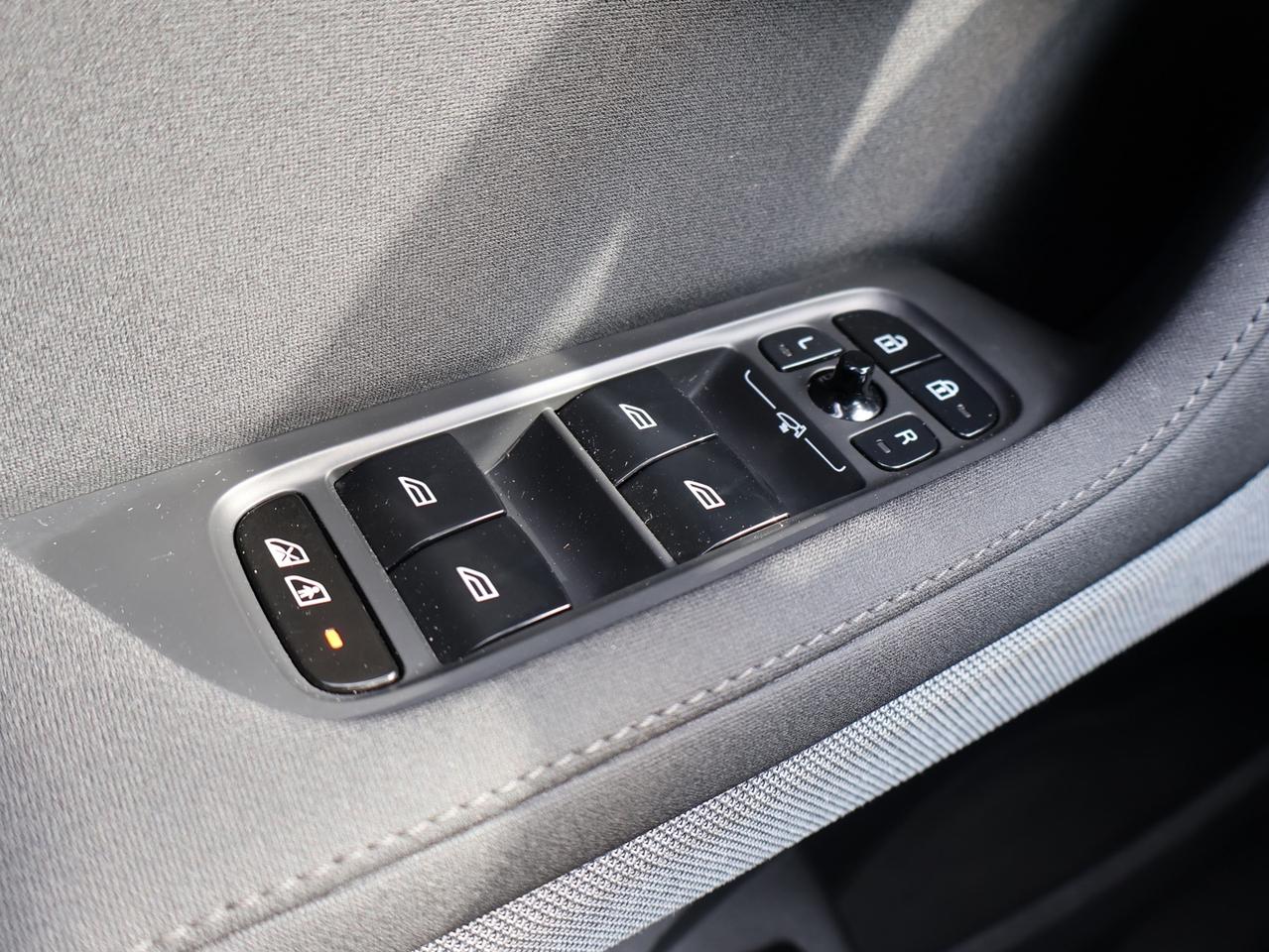 2021 Polestar 2 LAUNCH EDITION AWD CERTIFIED *ACCIDENT FREE* CAMERA NAV BLUETOOTH LEATHER HEATED SEATS SUNROOF CRUISE ALLOYS Photo