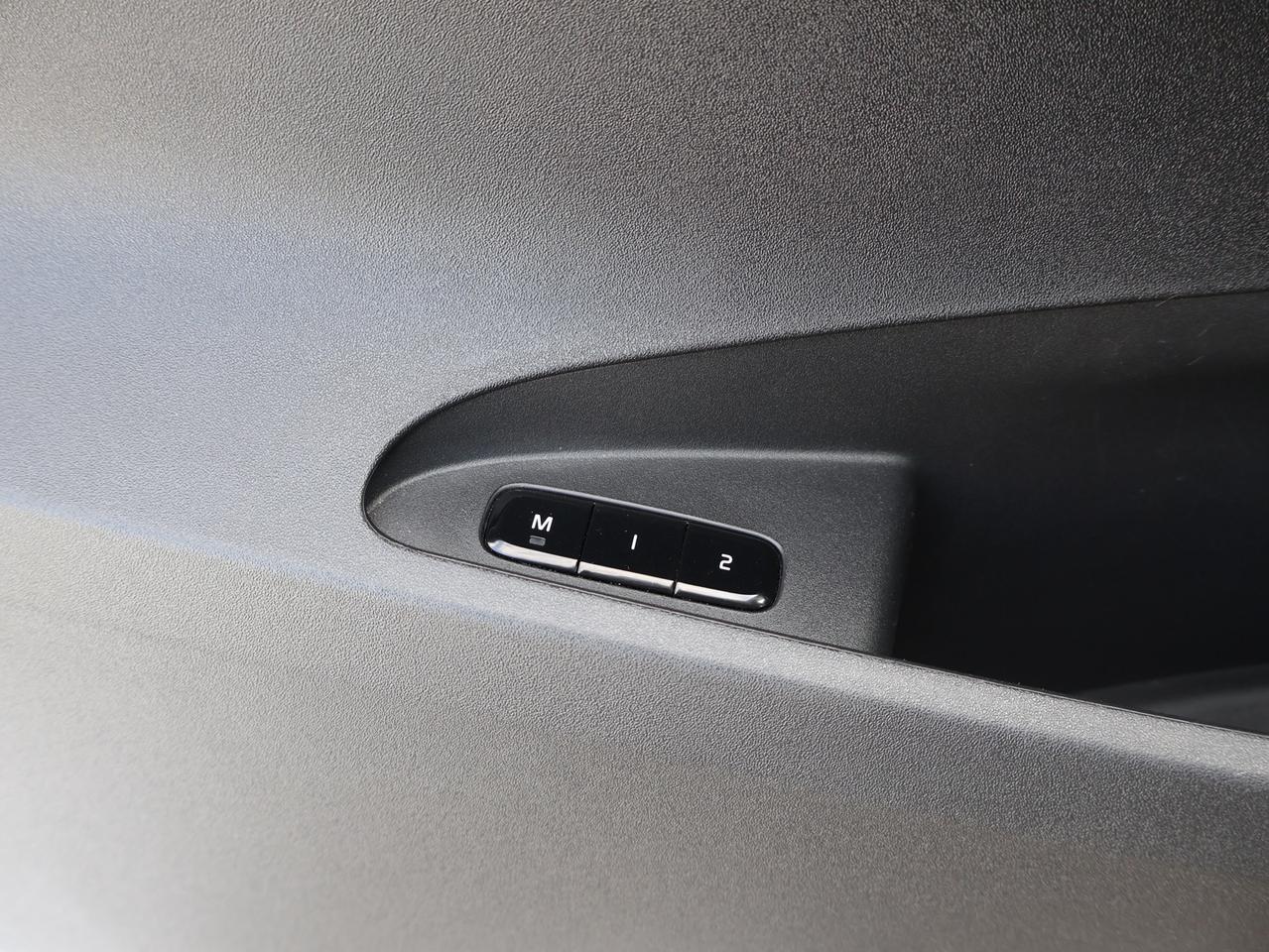 2021 Polestar 2 LAUNCH EDITION AWD CERTIFIED *ACCIDENT FREE* CAMERA NAV BLUETOOTH LEATHER HEATED SEATS SUNROOF CRUISE ALLOYS Photo