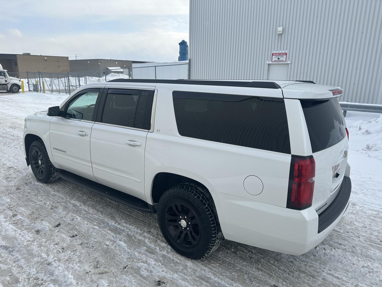 2019 Chevrolet Suburban 4WD 4dr 1500 LT Pearl White Loaded Photo2