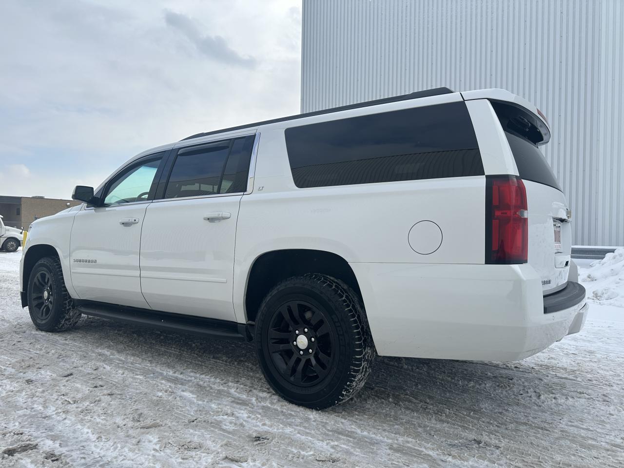 2019 Chevrolet Suburban 4WD 4dr 1500 LT Pearl White Loaded Photo3
