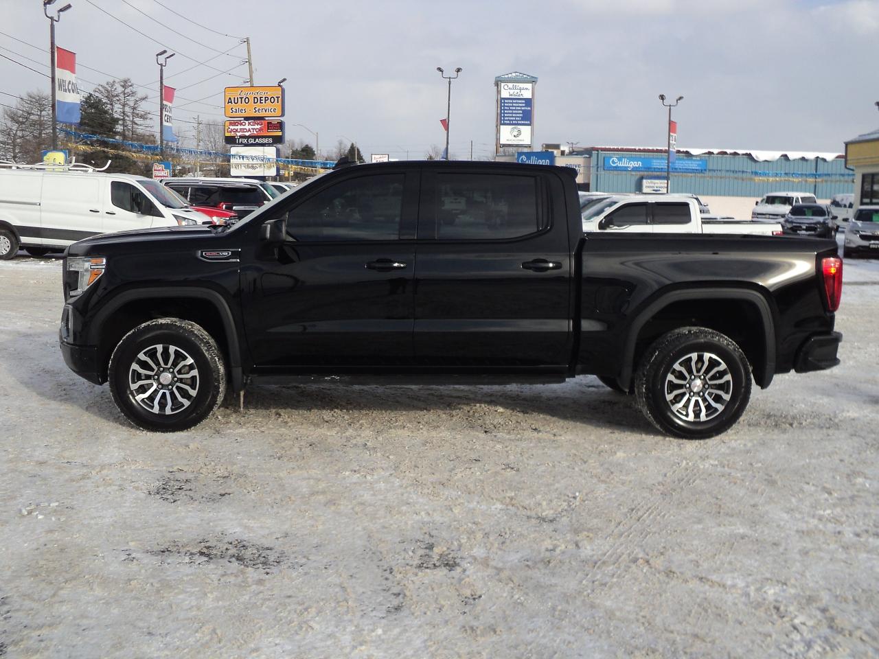 2022 GMC Sierra 1500 Limited AT4 CrewCab 4WD 6.2L8cyl 5'10"Box RoofNav Photo