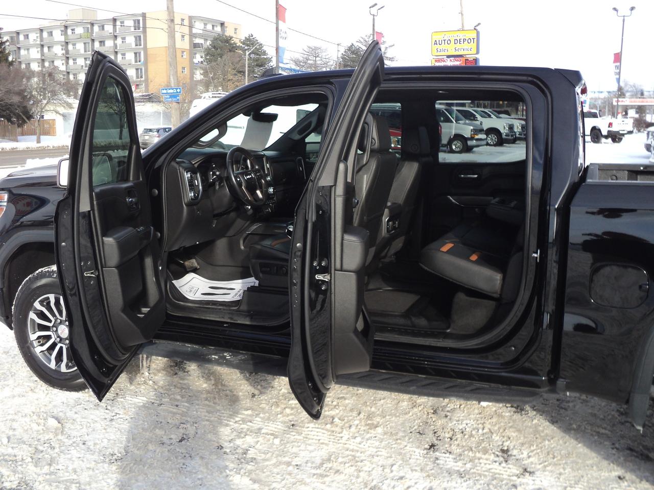 2022 GMC Sierra 1500 Limited AT4 CrewCab 4WD 6.2L8cyl 5'10"Box RoofNav Photo