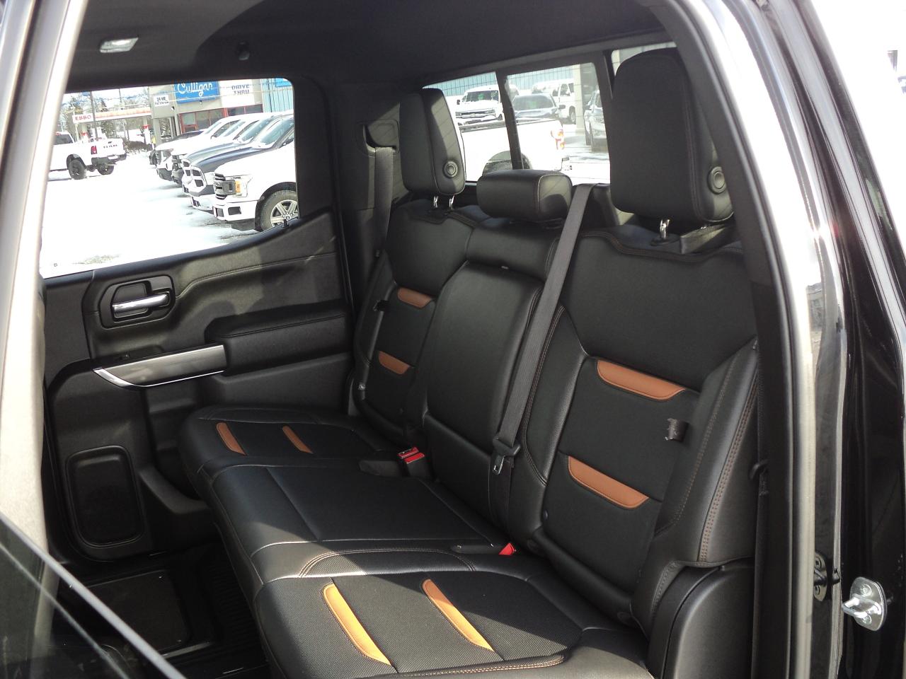 2022 GMC Sierra 1500 Limited AT4 CrewCab 4WD 6.2L8cyl 5'10"Box RoofNav Photo