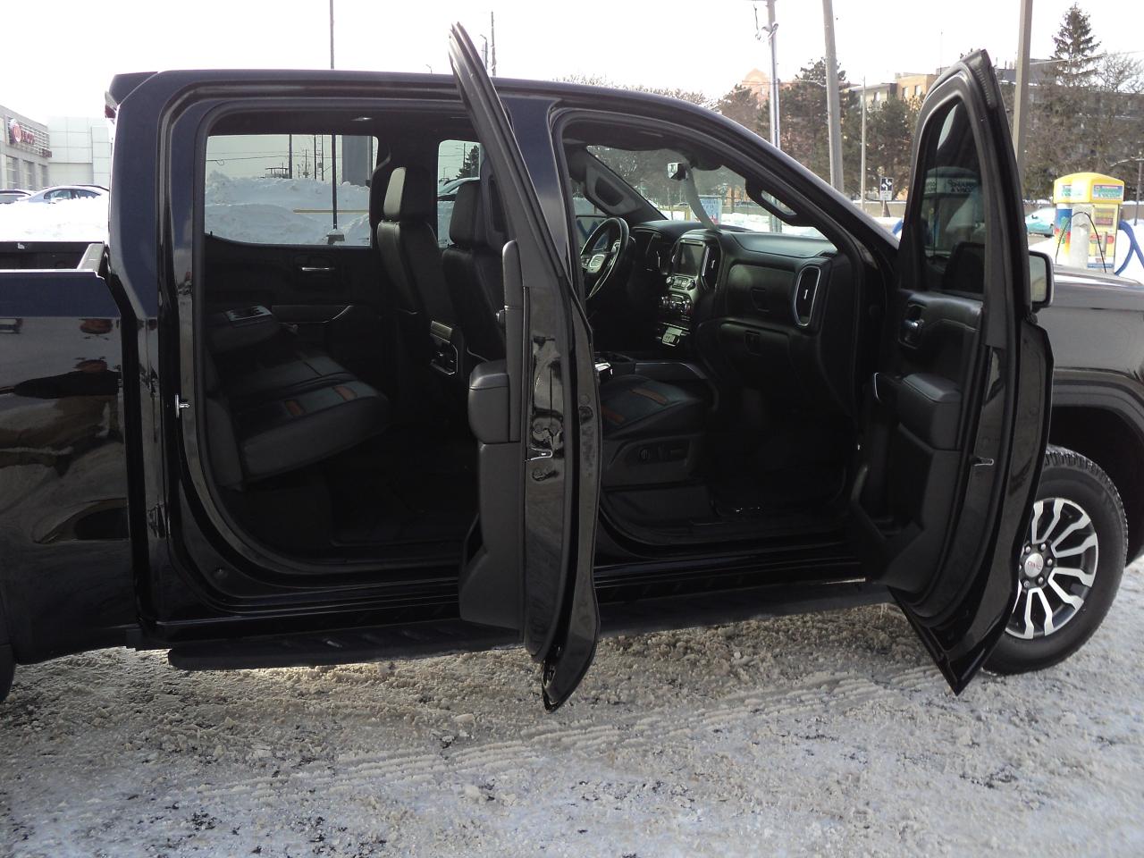 2022 GMC Sierra 1500 Limited AT4 CrewCab 4WD 6.2L8cyl 5'10"Box RoofNav Photo