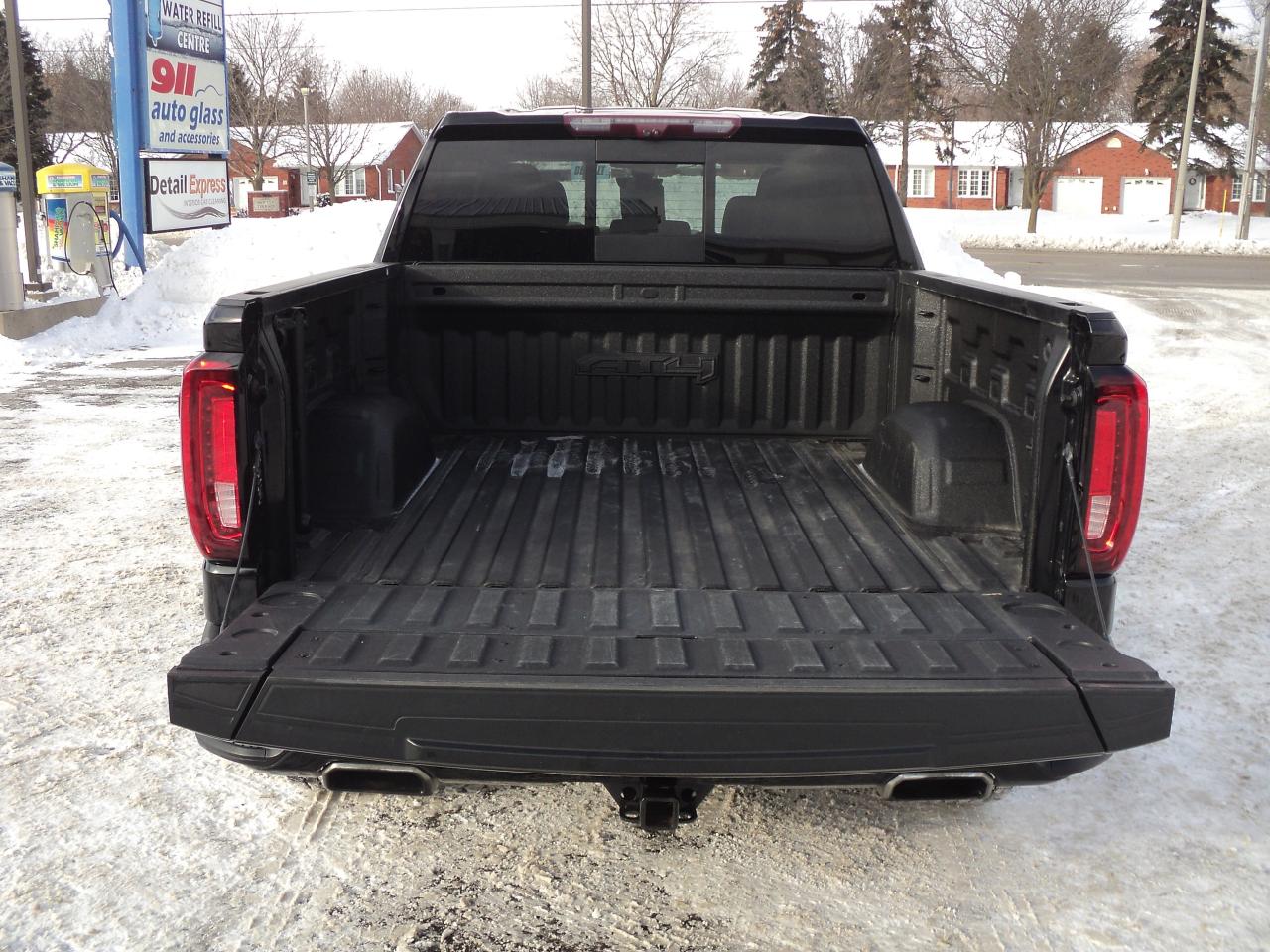 2022 GMC Sierra 1500 Limited AT4 CrewCab 4WD 6.2L8cyl 5'10"Box RoofNav Photo