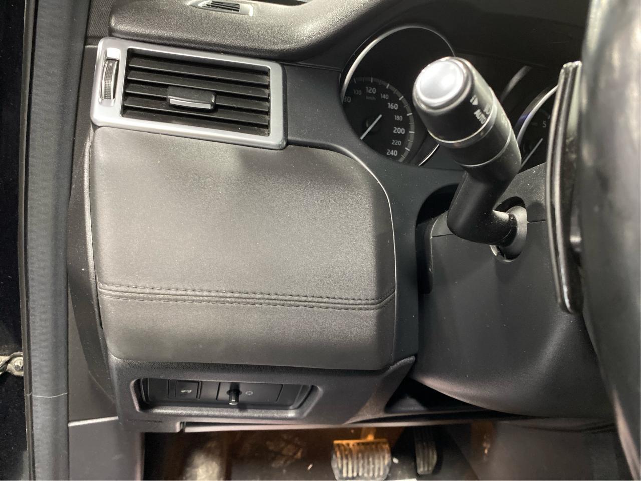 2018 Land Rover Discovery Sport HSE Photo