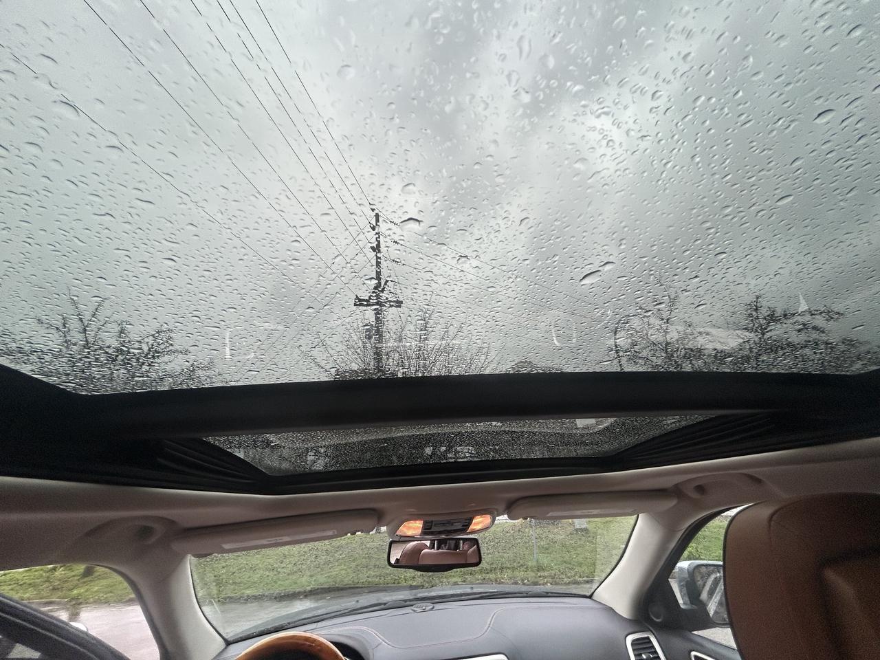 2013 Jeep Grand Cherokee Overland - Photo #12