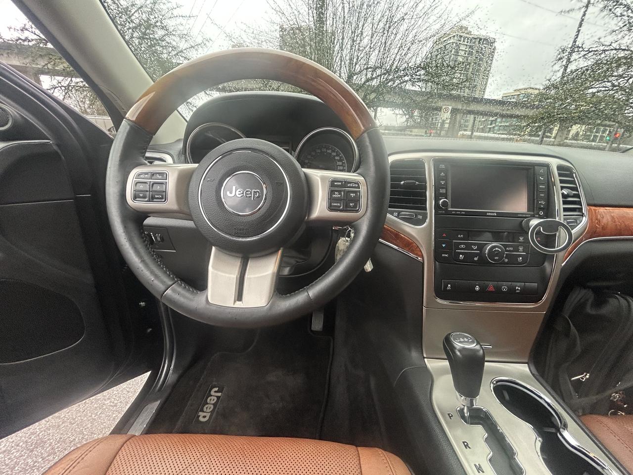 2013 Jeep Grand Cherokee Overland - Photo #11