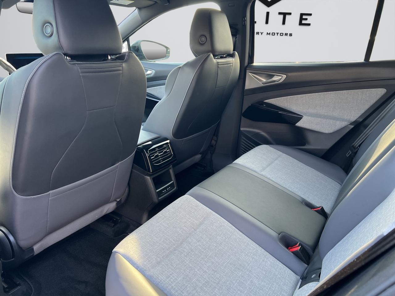 2024 Volkswagen ID.4 Pro AWD w/SK On Battery - Blind Spot Monitor !!! Photo