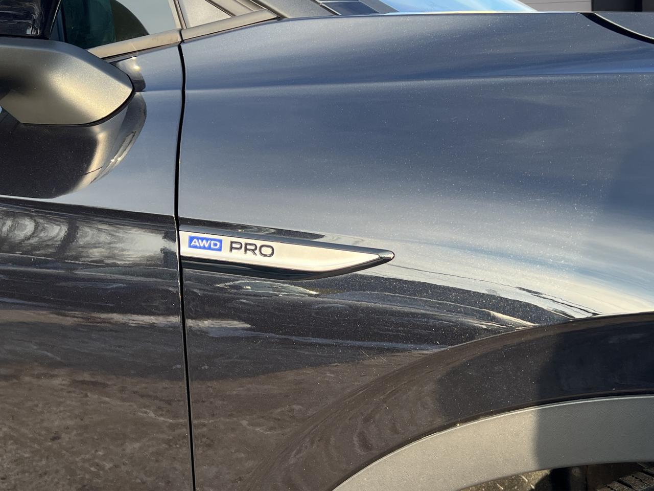 2024 Volkswagen ID.4 Pro AWD w/SK On Battery - Blind Spot Monitor !!! Photo