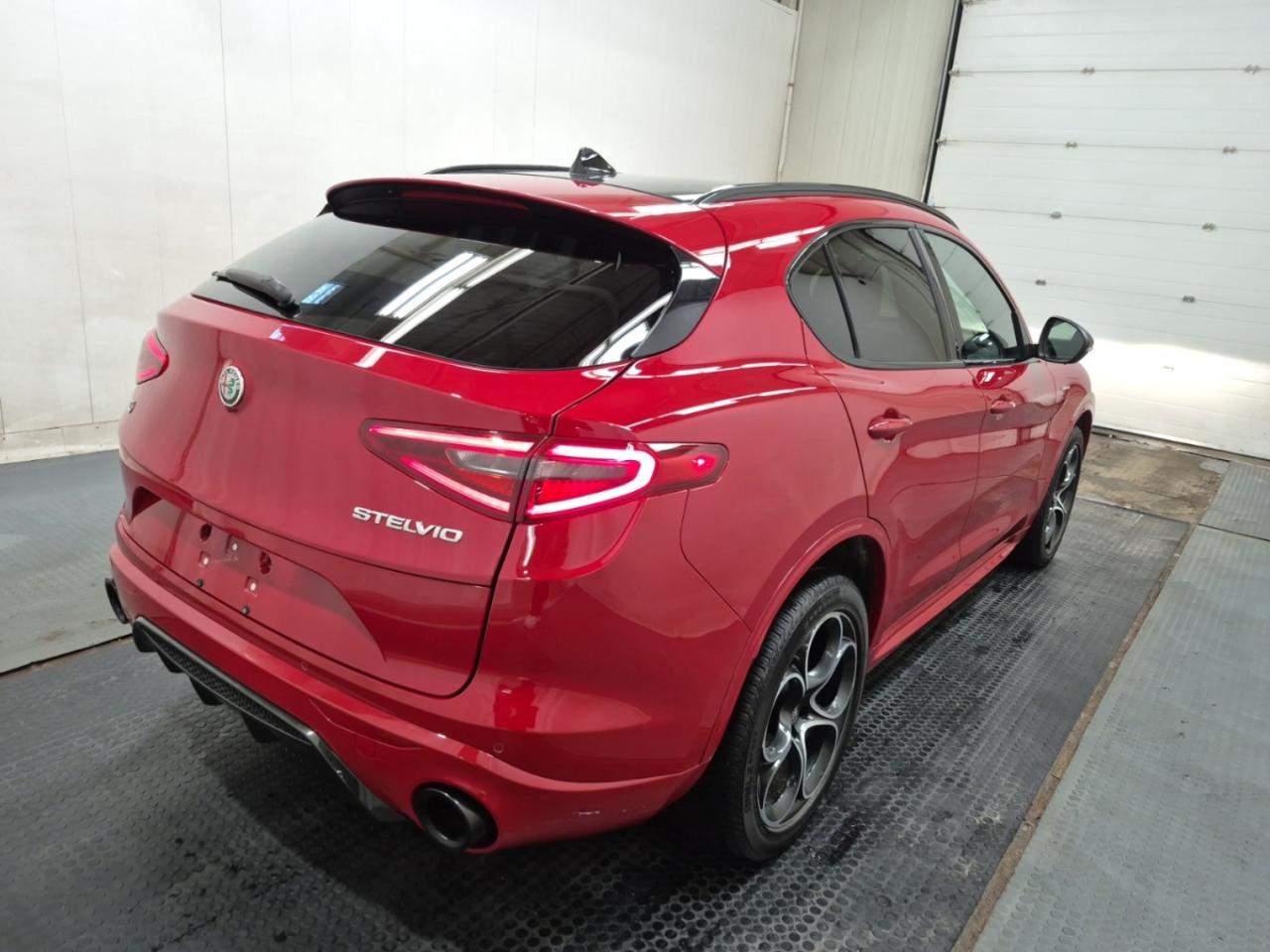 2022 Alfa Romeo Stelvio VELOCE AWD - Blind Spot Monitor - Navigation !!! Photo