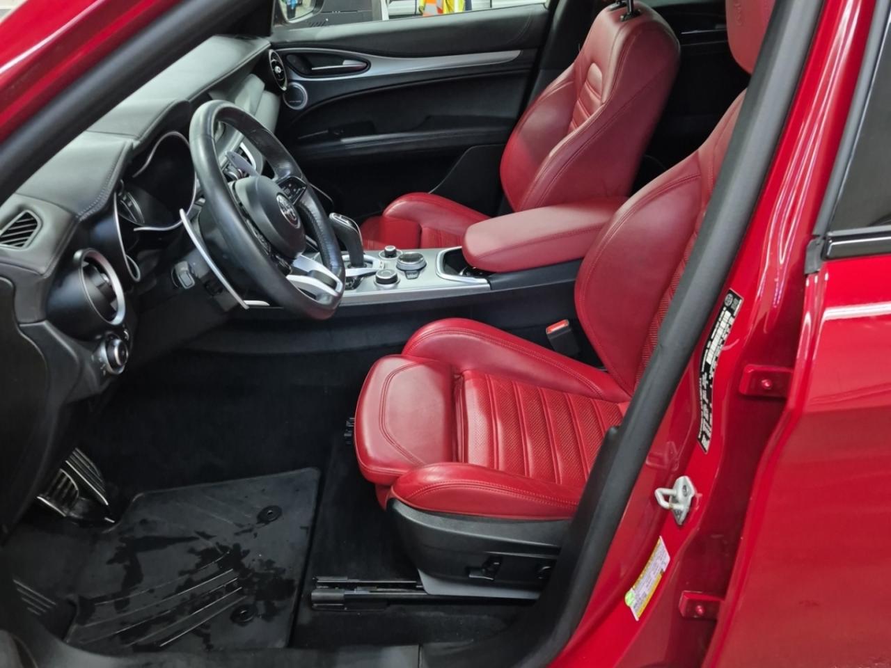 2022 Alfa Romeo Stelvio VELOCE AWD - Blind Spot Monitor - Navigation !!! Photo