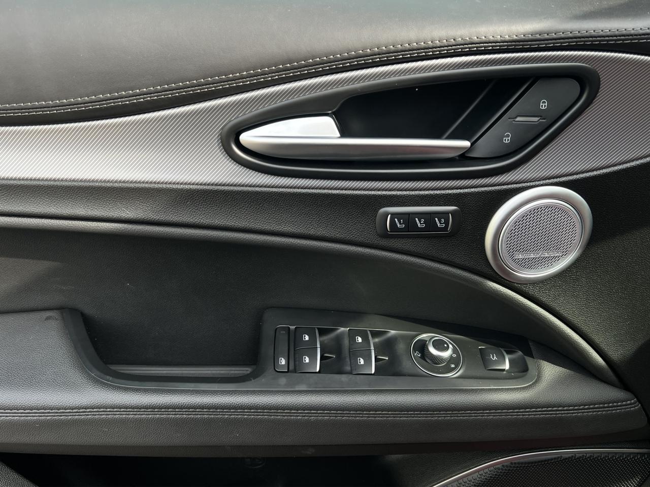 2022 Alfa Romeo Stelvio VELOCE AWD - Blind Spot Monitor - Navigation !!! Photo