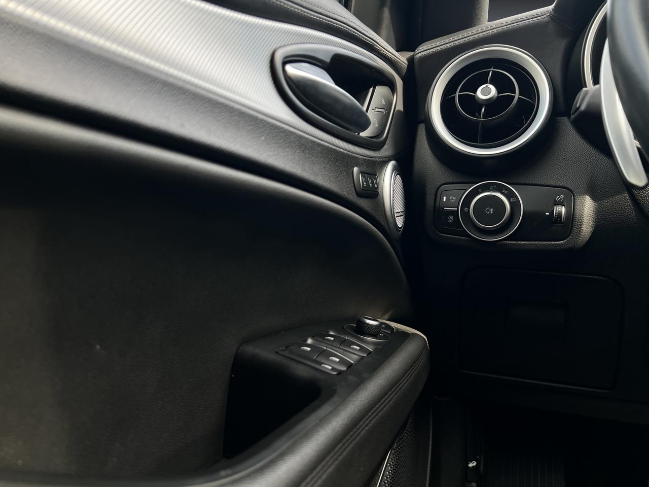 2022 Alfa Romeo Stelvio VELOCE AWD - Blind Spot Monitor - Navigation !!! Photo