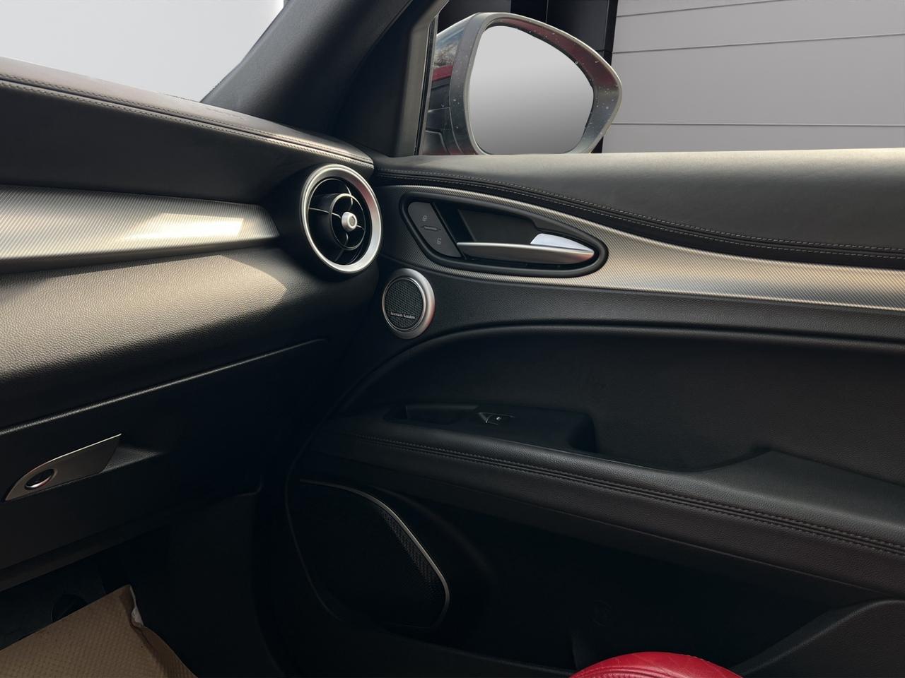 2022 Alfa Romeo Stelvio VELOCE AWD - Blind Spot Monitor - Navigation !!! Photo