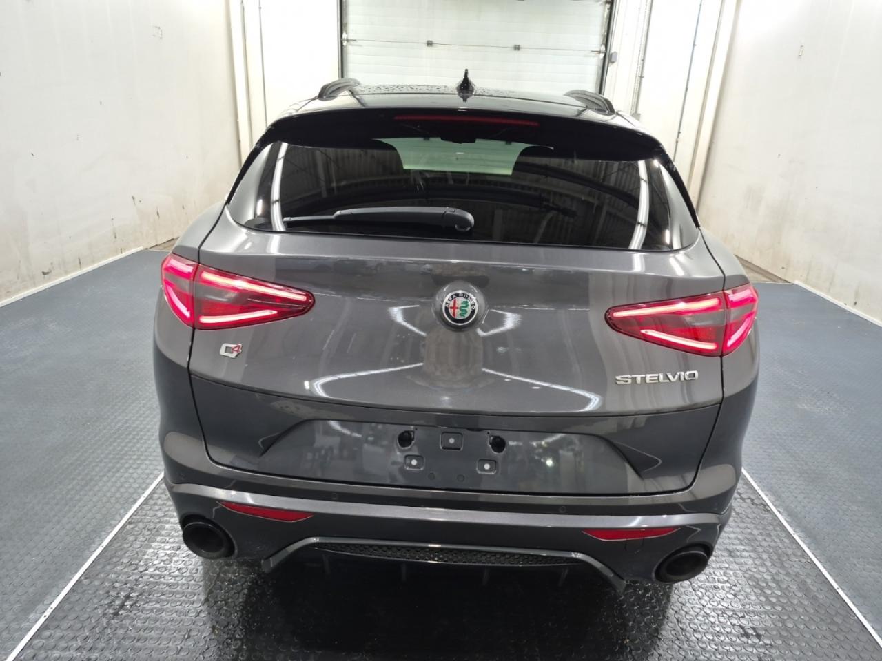 2022 Alfa Romeo Stelvio VELOCE AWD - Blind Spot Monitor - Low Kms !!! Photo
