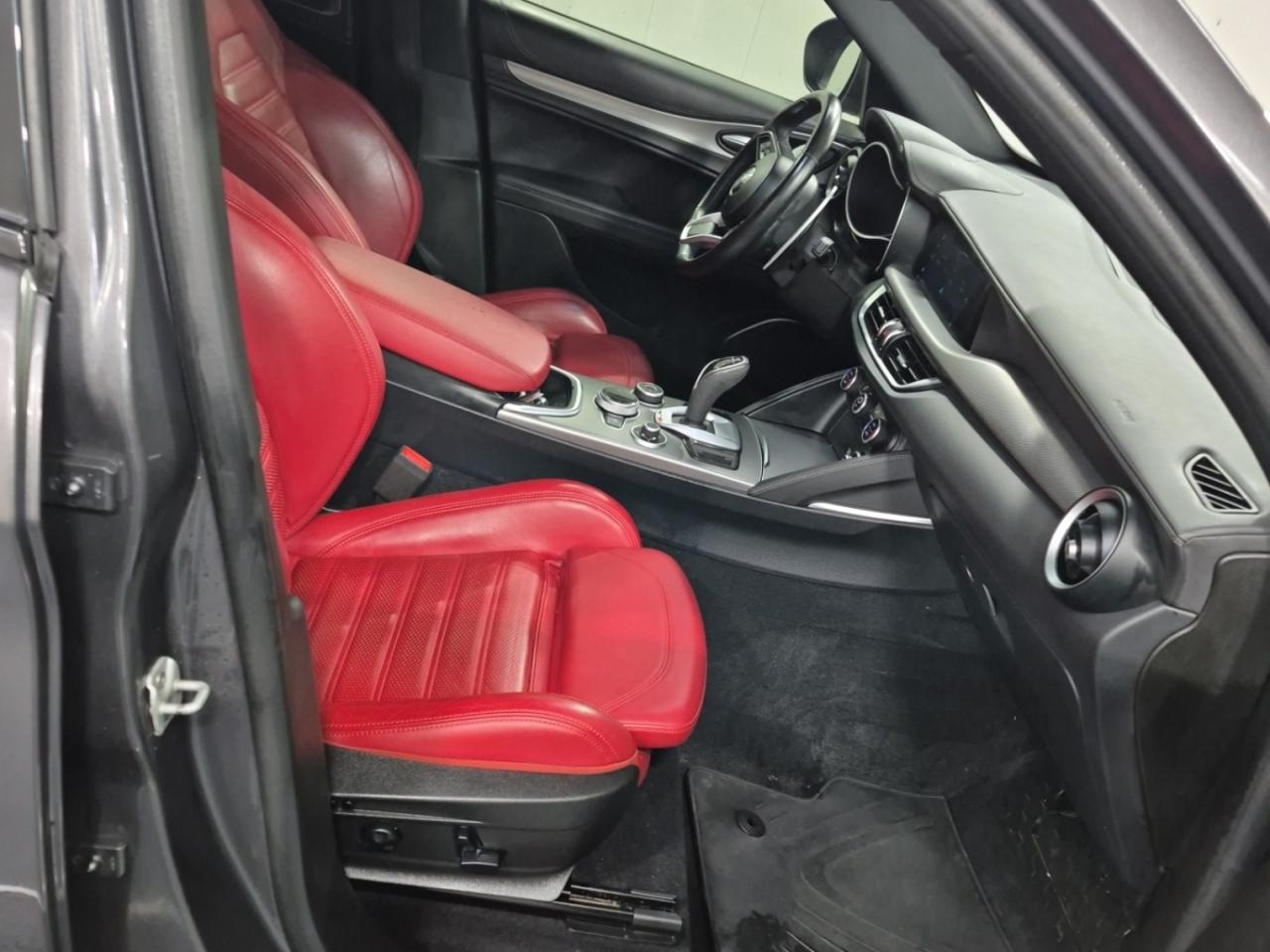 2022 Alfa Romeo Stelvio VELOCE AWD - Blind Spot Monitor - Low Kms !!! Photo