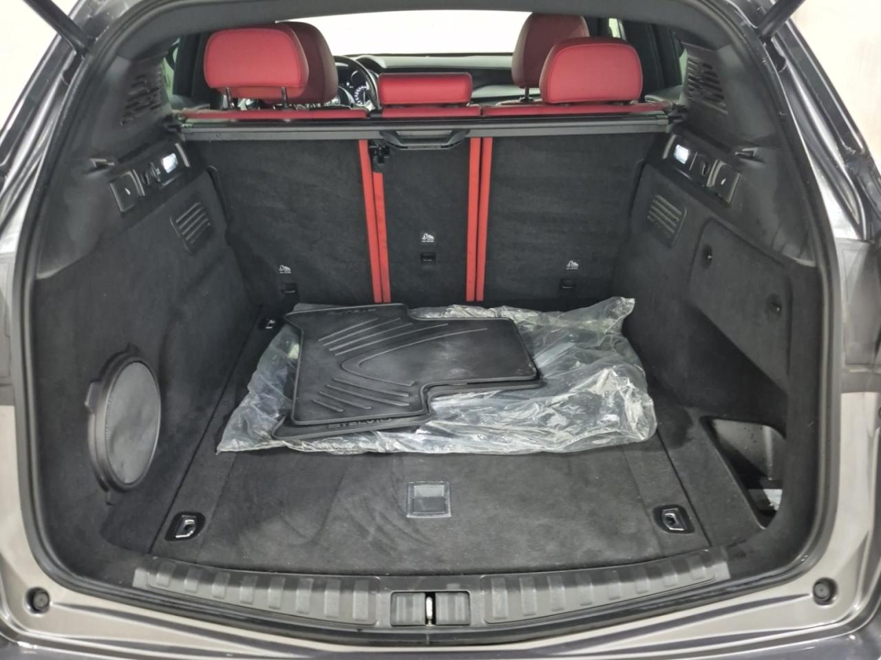 2022 Alfa Romeo Stelvio VELOCE AWD - Blind Spot Monitor - Low Kms !!! Photo