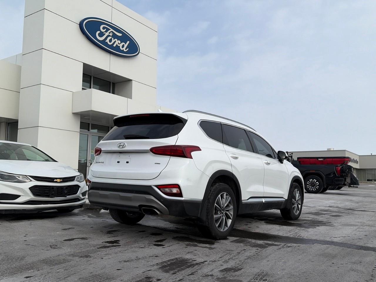 2020 Hyundai Santa Fe 2.4L Preferred AWD Photo2