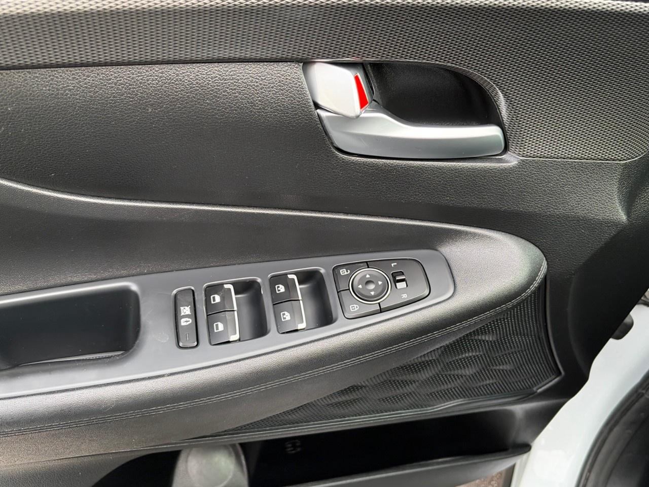 2020 Hyundai Santa Fe 2.4L Preferred AWD Photo