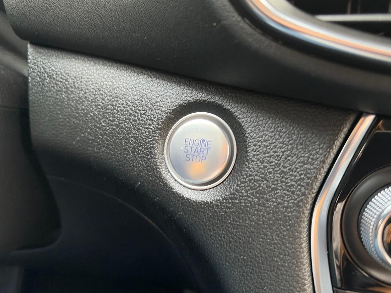 2020 Hyundai Santa Fe 2.4L Preferred AWD Photo