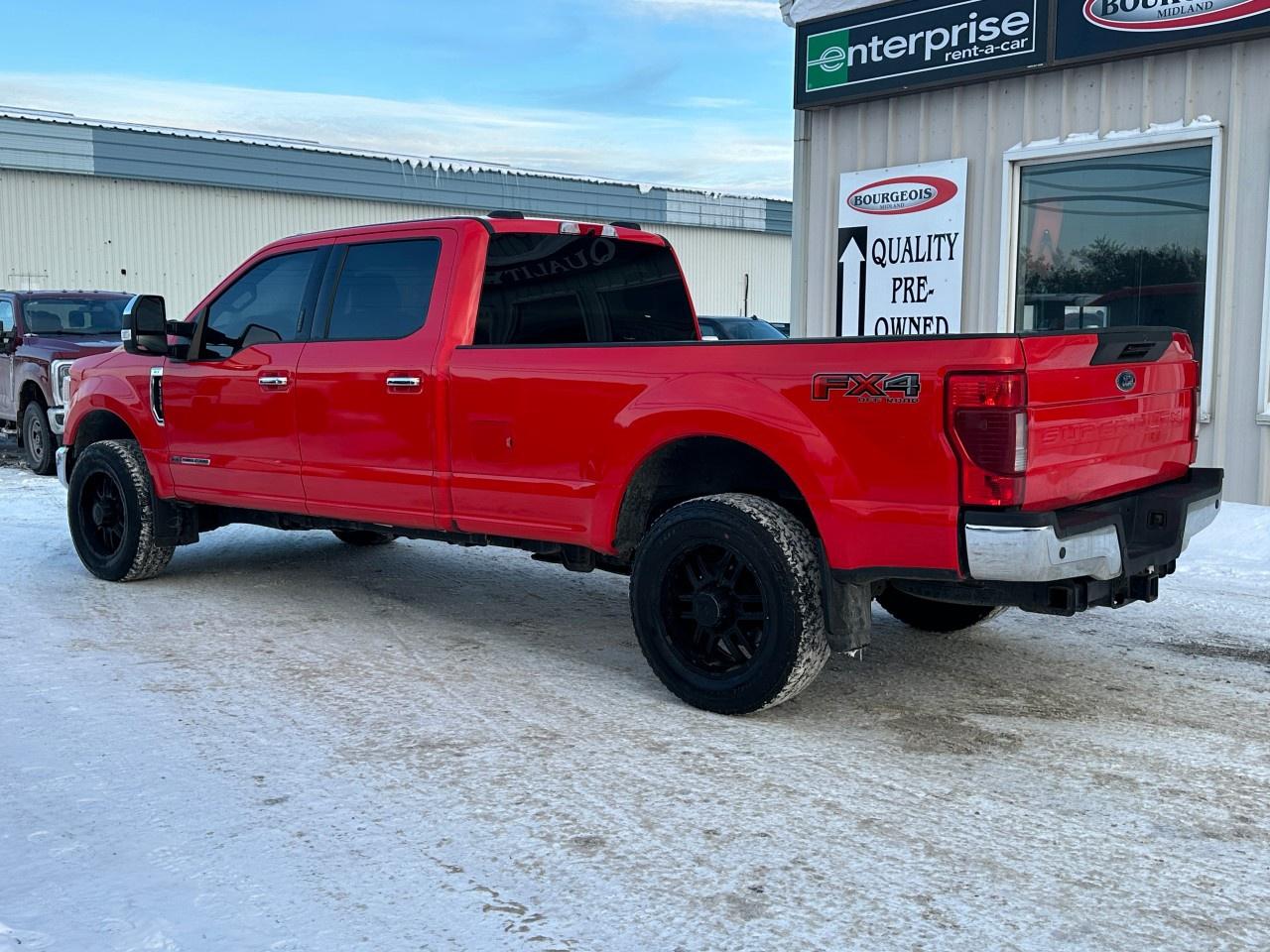 2022 Ford F-350 Super Duty SRW XLT 4WD CREW CAB 8' BOX Photo