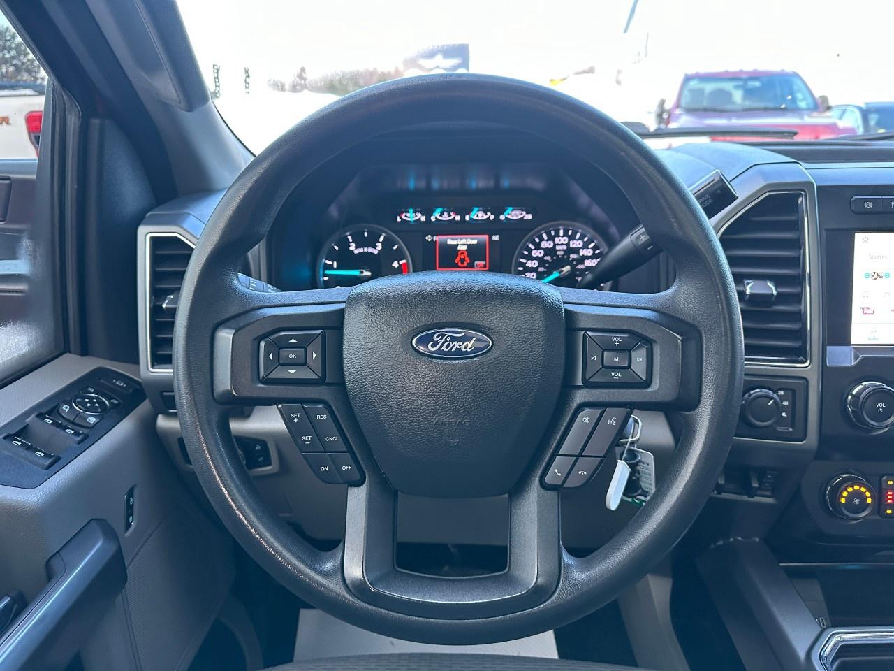 2022 Ford F-350 Super Duty SRW XLT 4WD CREW CAB 8' BOX Photo