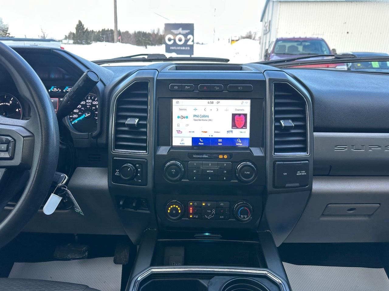 2022 Ford F-350 Super Duty SRW XLT 4WD CREW CAB 8' BOX Photo