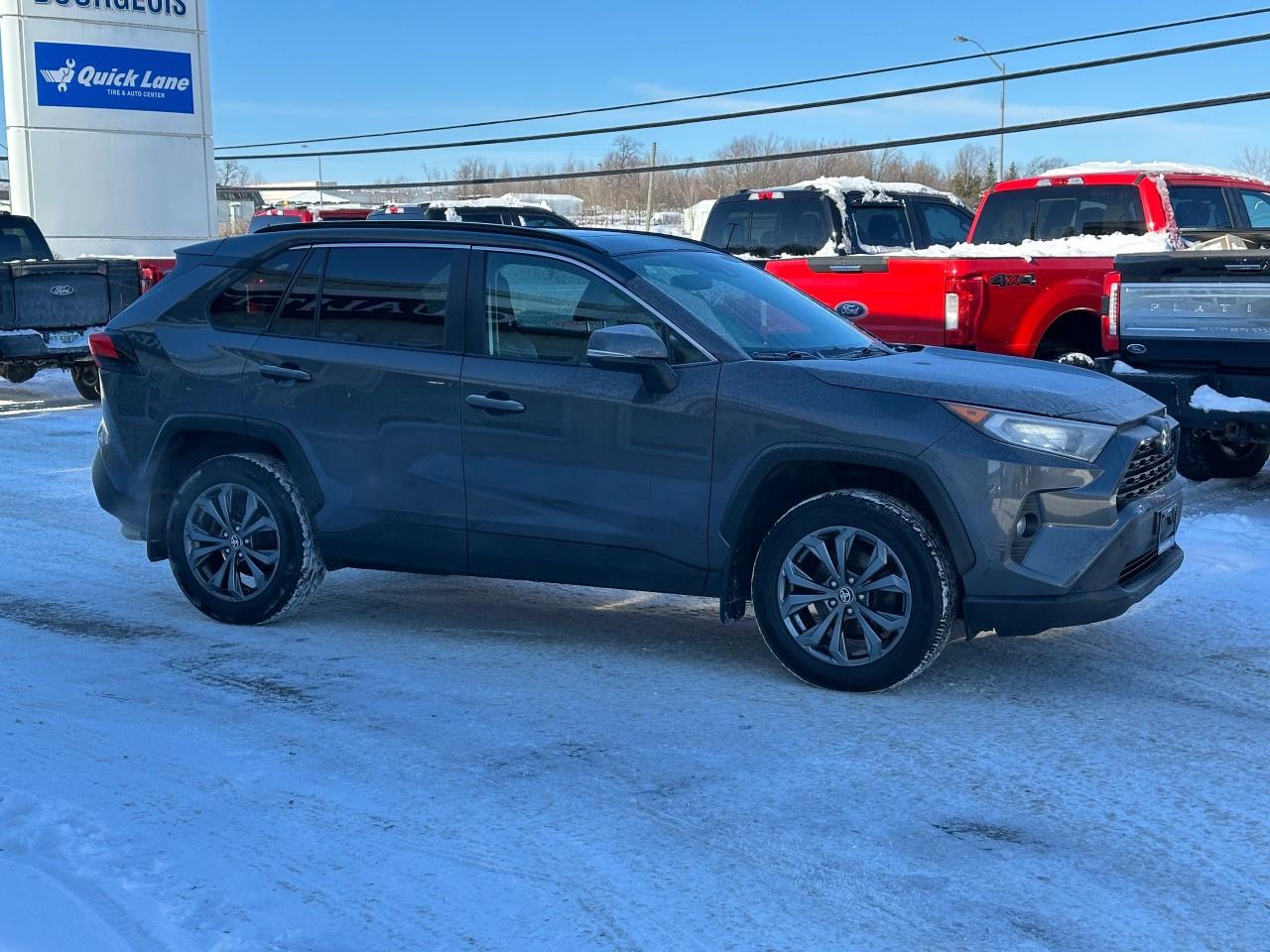 2021 Toyota RAV4 XLE AWD Photo4