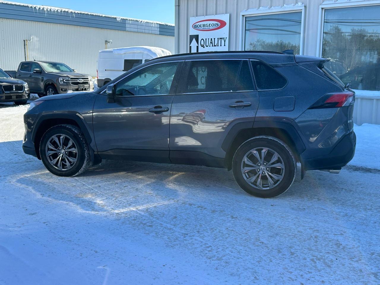 2021 Toyota RAV4 XLE AWD Photo