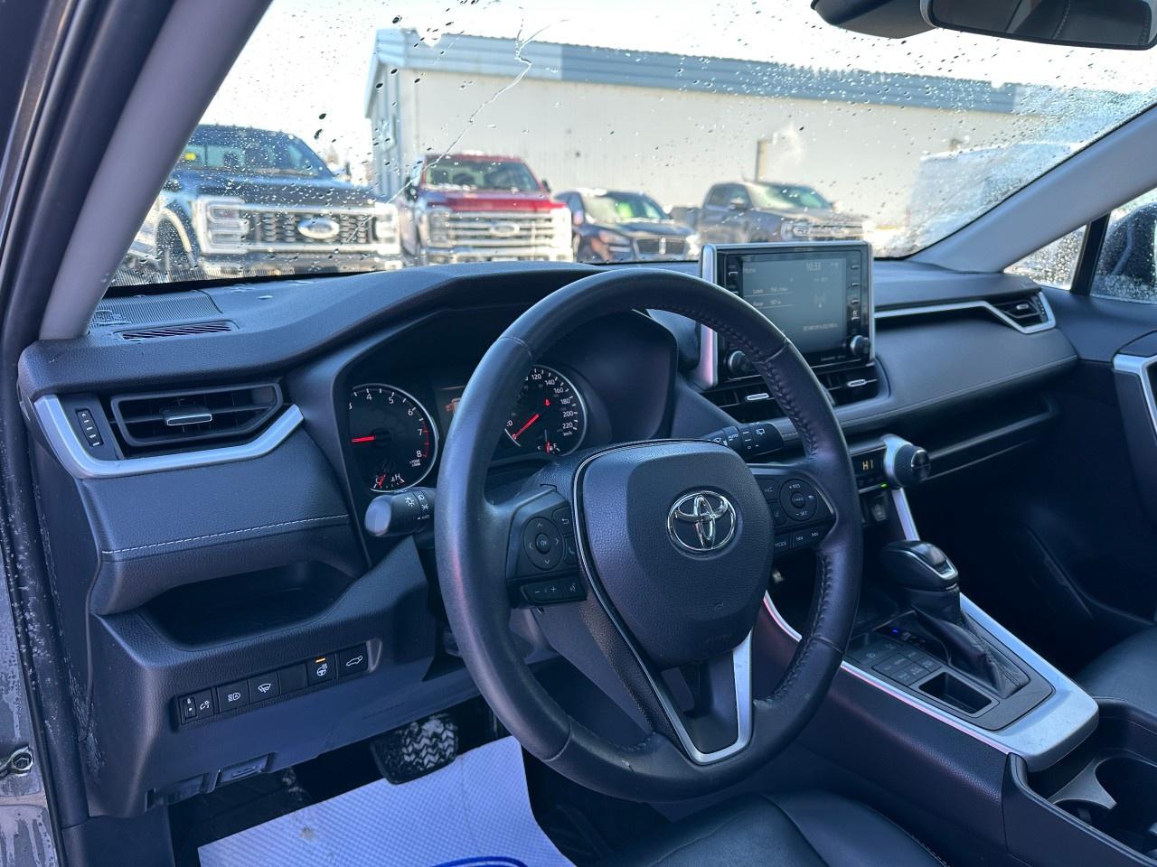 2021 Toyota RAV4 XLE AWD Photo