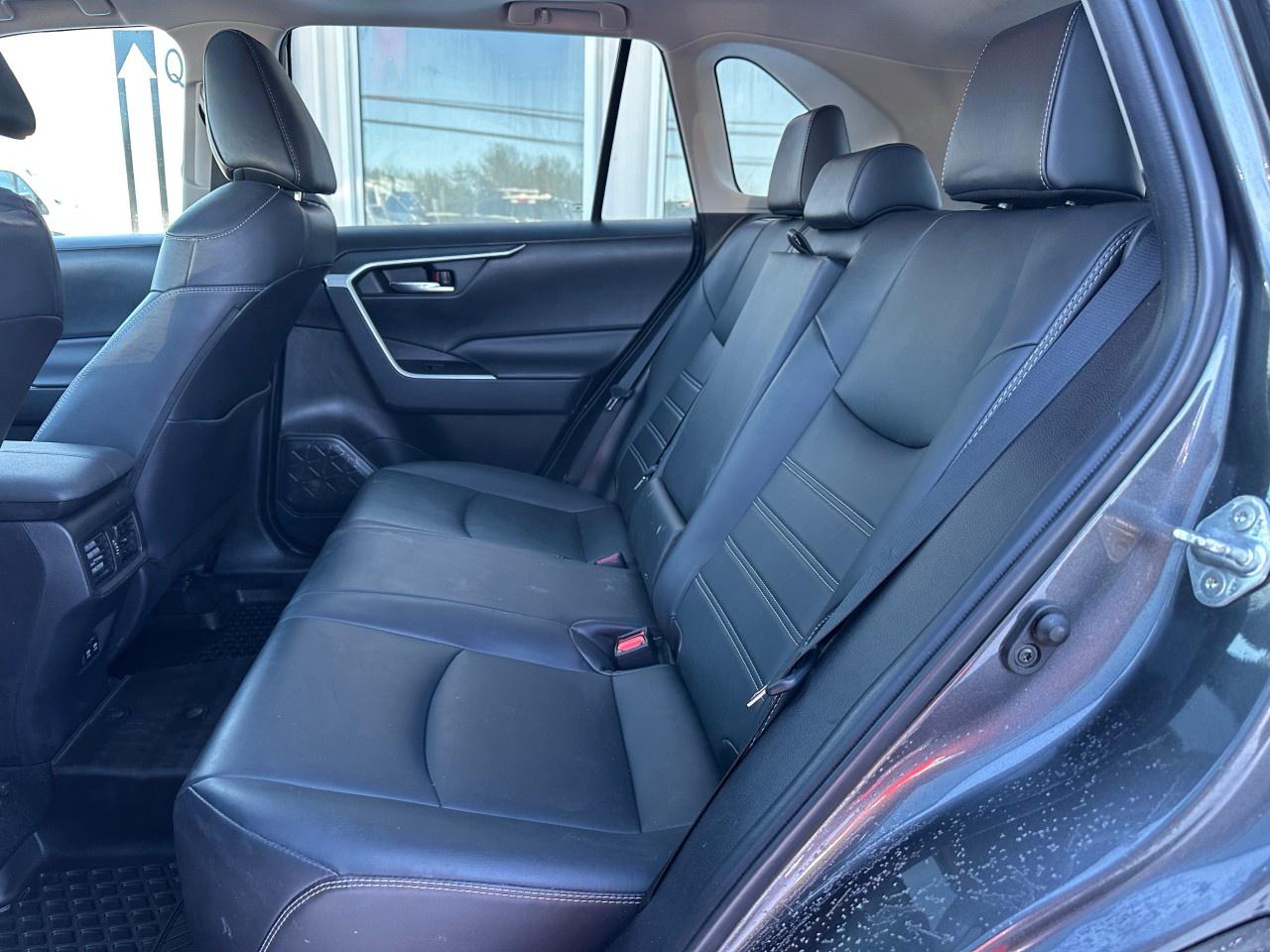 2021 Toyota RAV4 XLE AWD Photo