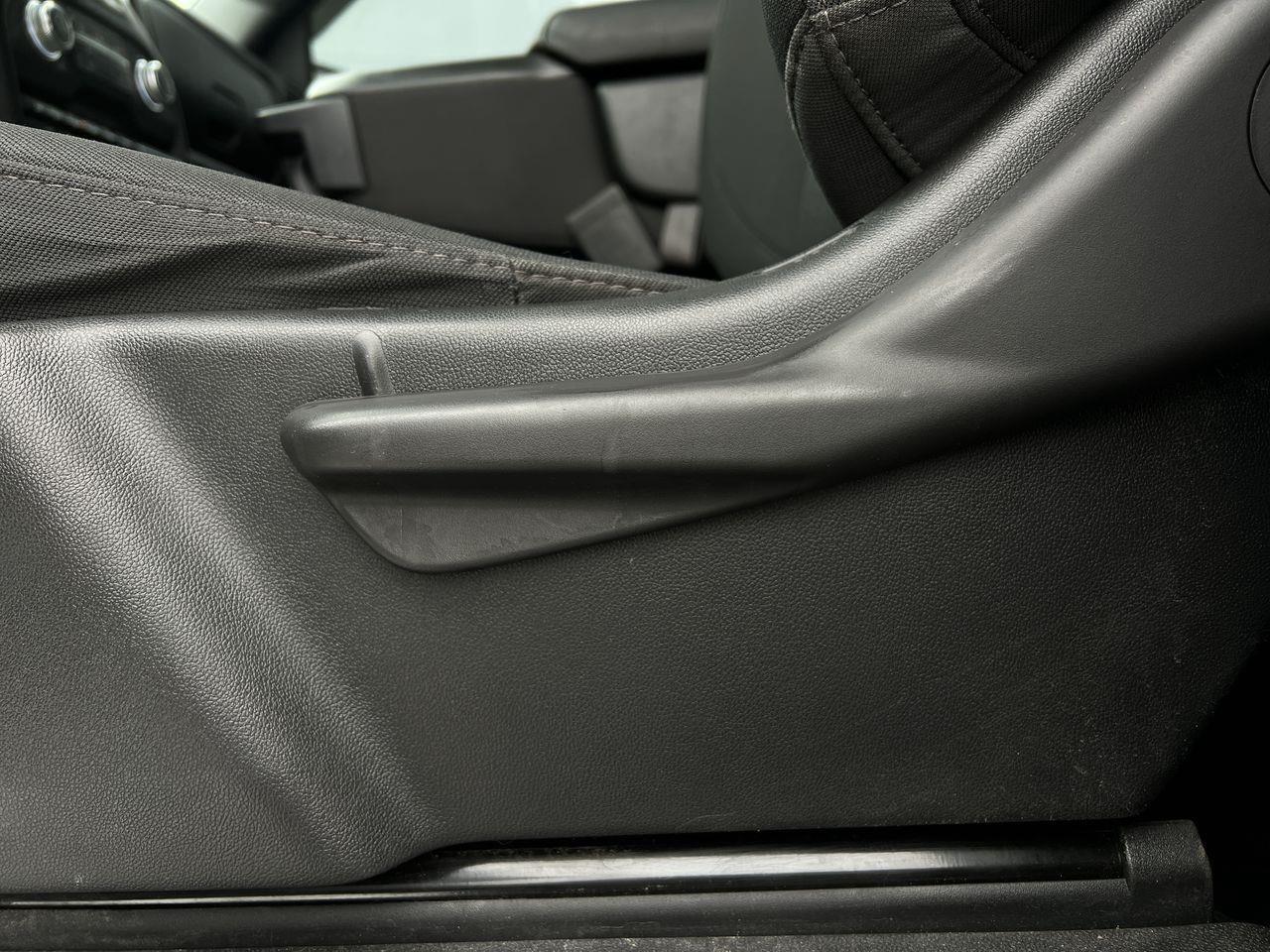 2023 GMC Sierra 1500 Pro 4x4, POWER WINDOWS, BACK UP CAM!! Photo