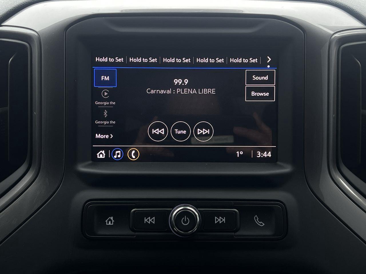 2023 GMC Sierra 1500 Pro 4x4, POWER WINDOWS, BACK UP CAM!! Photo