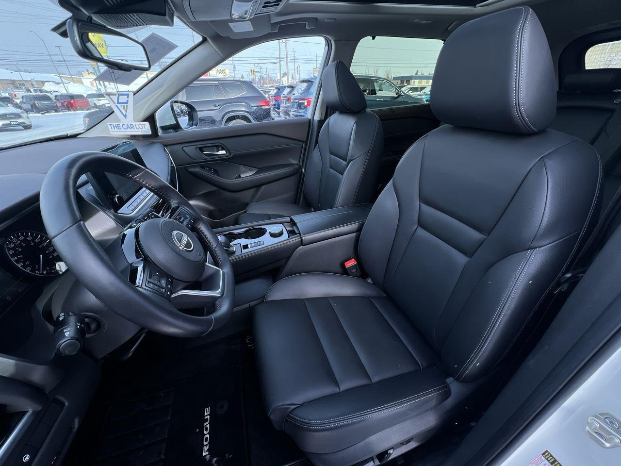 2023 Nissan Rogue SL AWD, MOONROOF, HEATED LEATHER SEATS, NAV, CRUISE CONTROL, POWER LIFTGATE!! Photo