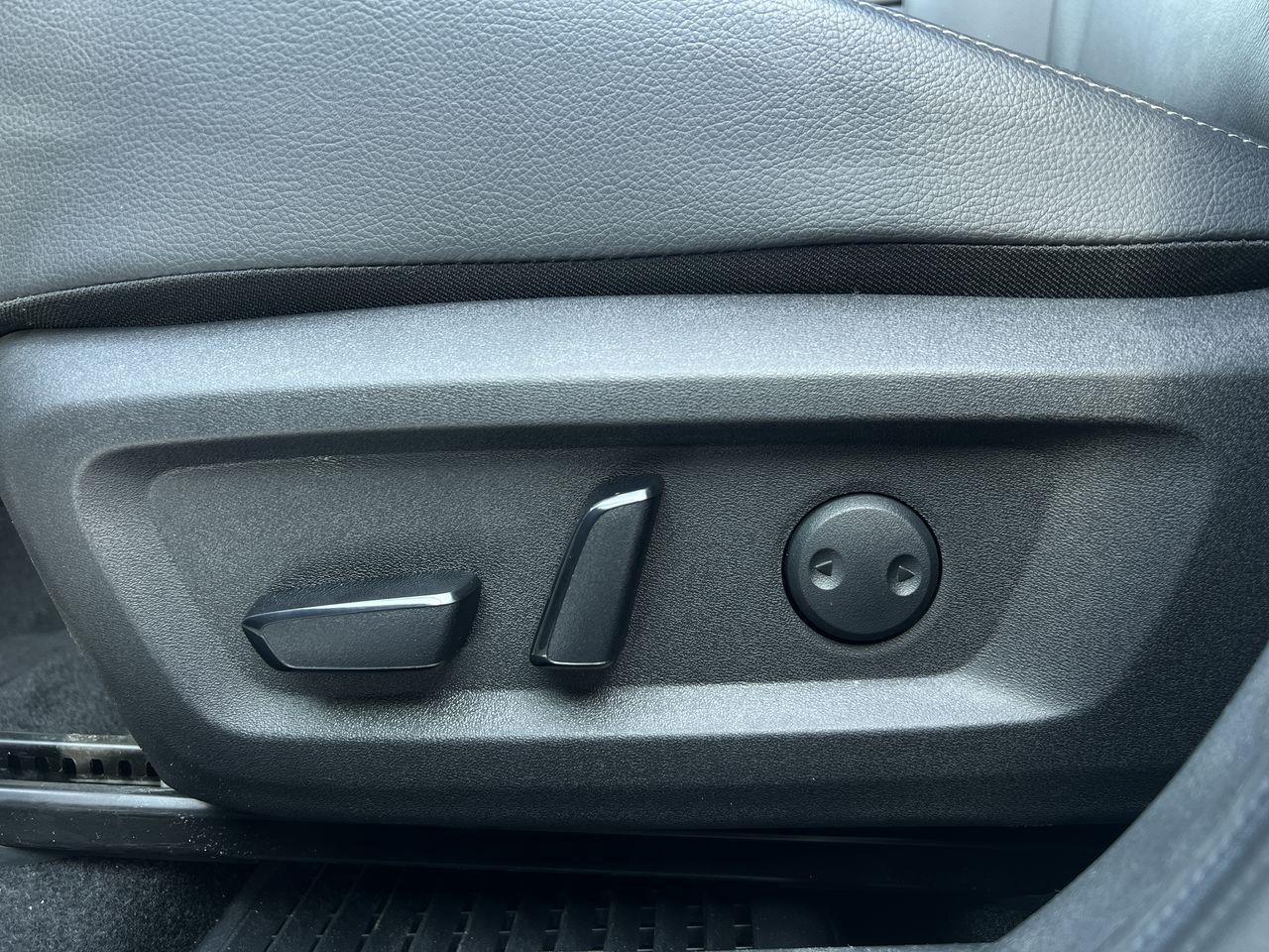 2023 Nissan Rogue SL AWD, MOONROOF, HEATED LEATHER SEATS, NAV, CRUISE CONTROL, POWER LIFTGATE!! Photo