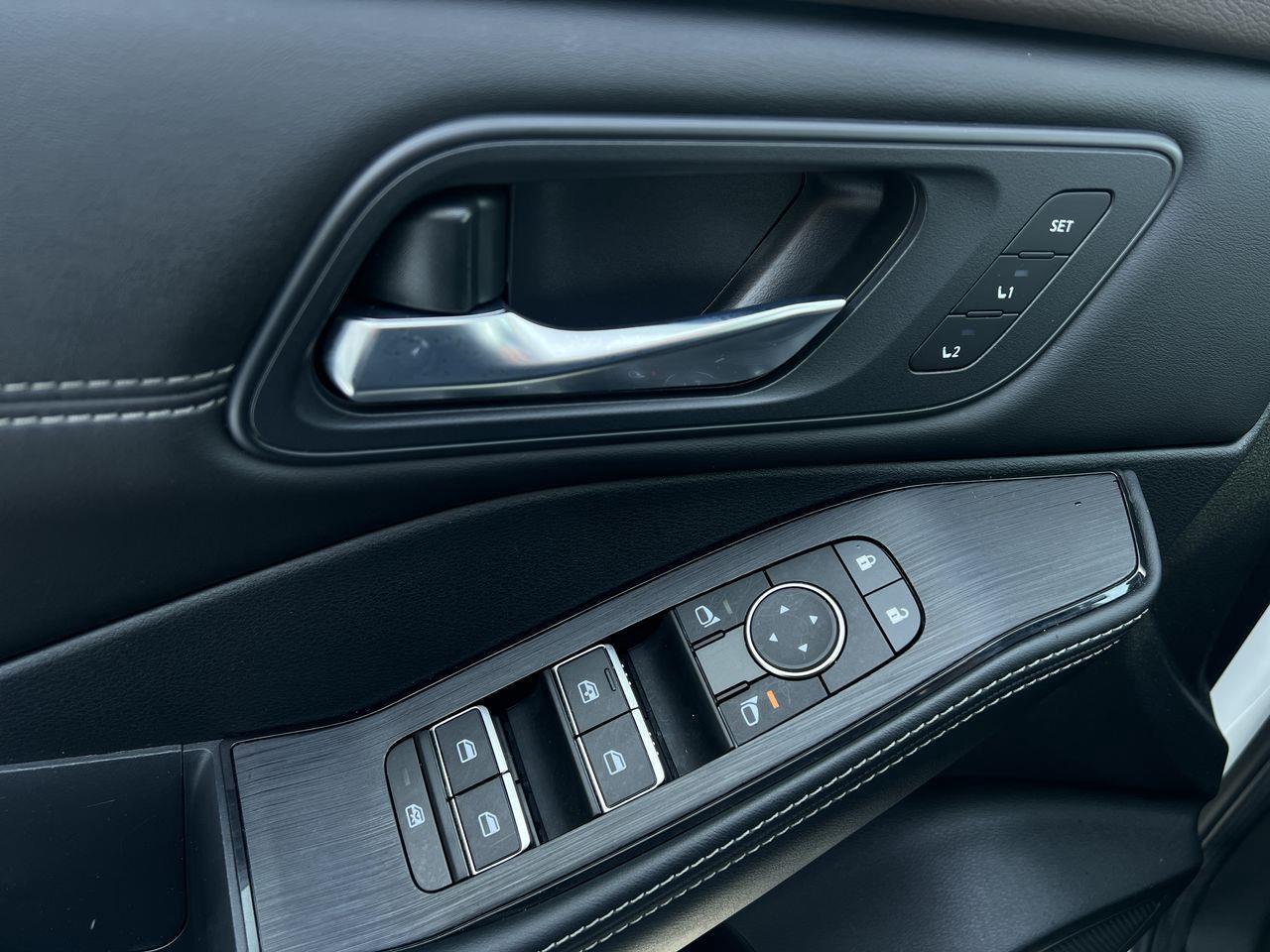 2023 Nissan Rogue SL AWD, MOONROOF, HEATED LEATHER SEATS, NAV, CRUISE CONTROL, POWER LIFTGATE!! Photo