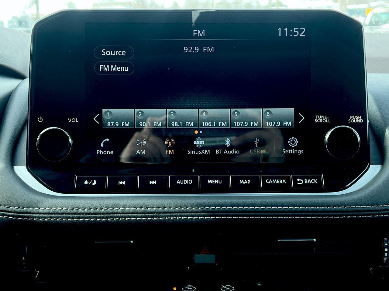 2023 Nissan Rogue SL AWD, MOONROOF, HEATED LEATHER SEATS, NAV, CRUISE CONTROL, POWER LIFTGATE!! Photo