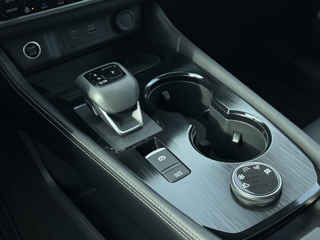 2023 Nissan Rogue SL AWD, MOONROOF, HEATED LEATHER SEATS, NAV, CRUISE CONTROL, POWER LIFTGATE!! Photo