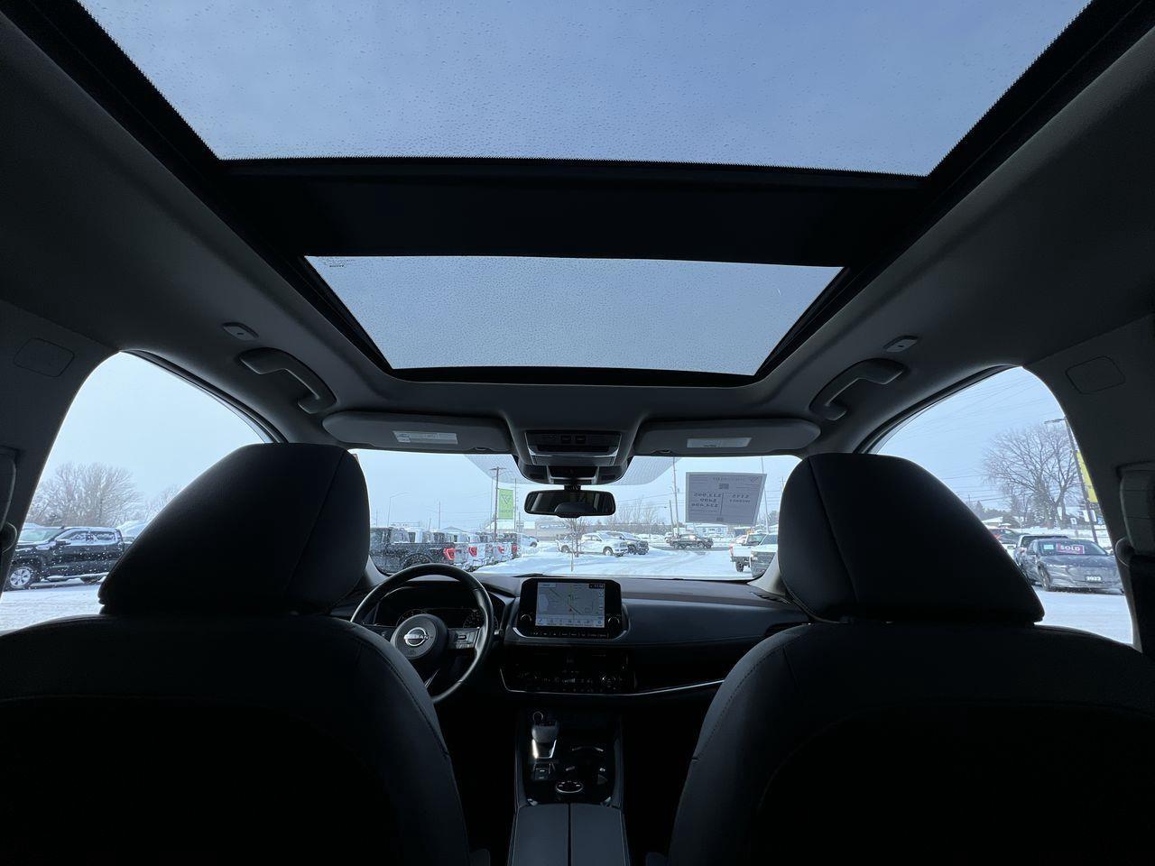 2023 Nissan Rogue SL AWD, MOONROOF, HEATED LEATHER SEATS, NAV, CRUISE CONTROL, POWER LIFTGATE!! Photo