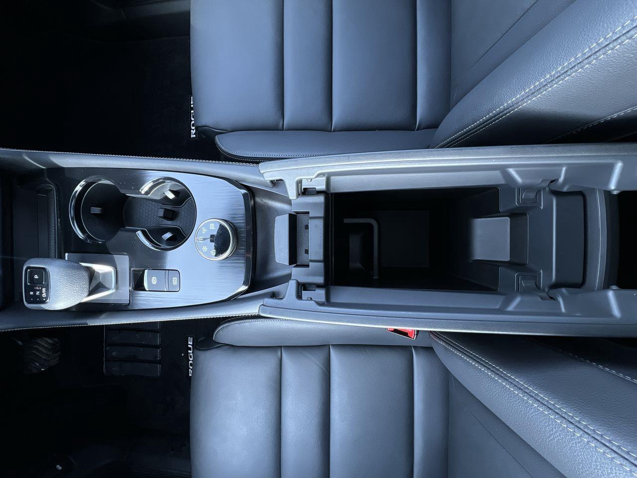 2023 Nissan Rogue SL AWD, MOONROOF, HEATED LEATHER SEATS, NAV, CRUISE CONTROL, POWER LIFTGATE!! Photo