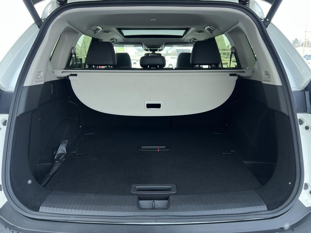 2023 Nissan Rogue SL AWD, MOONROOF, HEATED LEATHER SEATS, NAV, CRUISE CONTROL, POWER LIFTGATE!! Photo