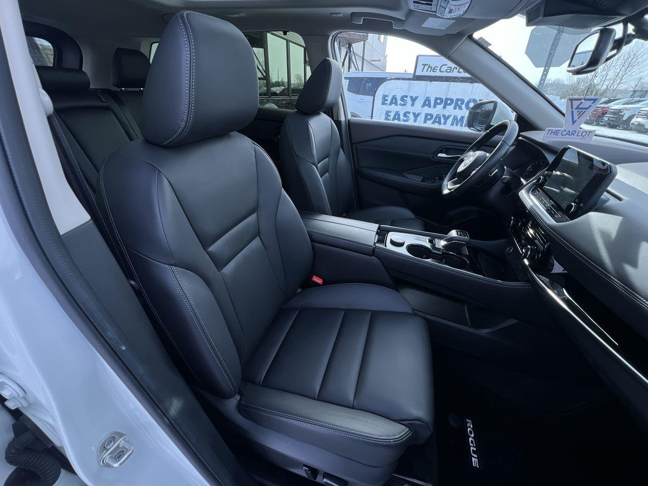 2023 Nissan Rogue SL AWD, MOONROOF, HEATED LEATHER SEATS, NAV, CRUISE CONTROL, POWER LIFTGATE!! Photo